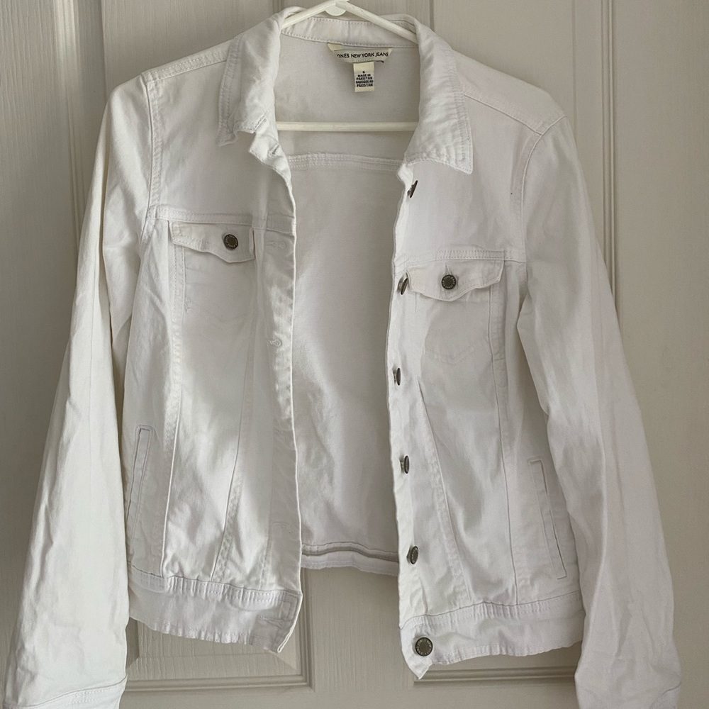 White Jones New York Jeans denim/ jean jacket Women’s S - great condition